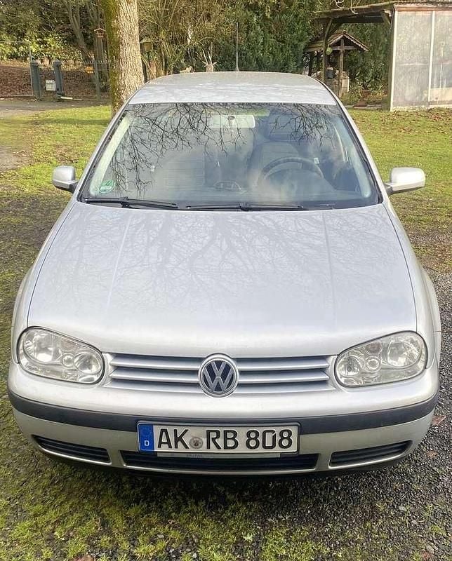 Silber Gebraucht 2002 VW Golf Limousine | 2.750 € (Fairer Preis) - Bild 1/4
