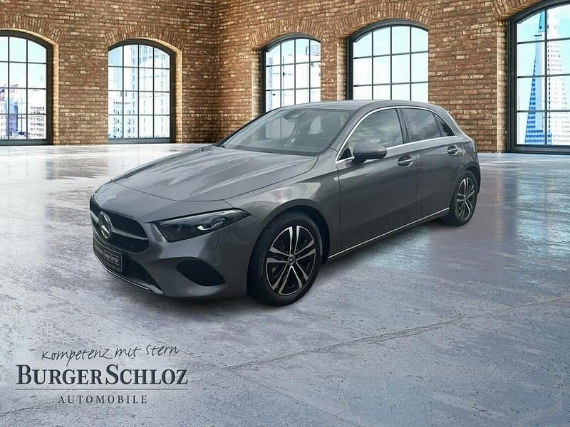 Grau Gebraucht 2025 Mercedes A180 Progressive Limousine | 30.800 € (Fairer Preis) - Bild 1/4