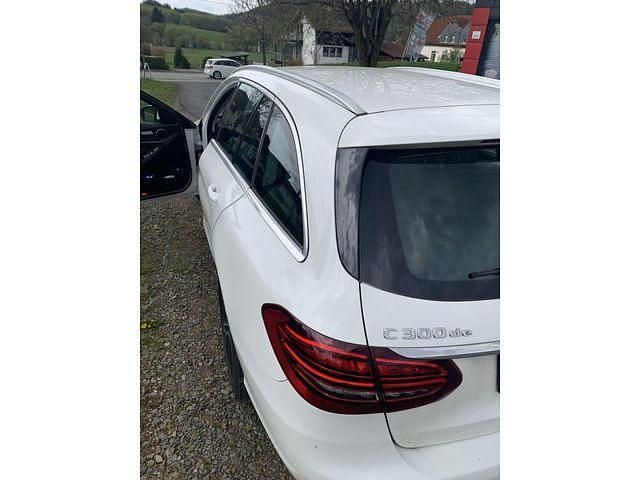 Gebraucht Mercedes C300e Avantgarde 194 PS (142 kW) 2021 Kombi