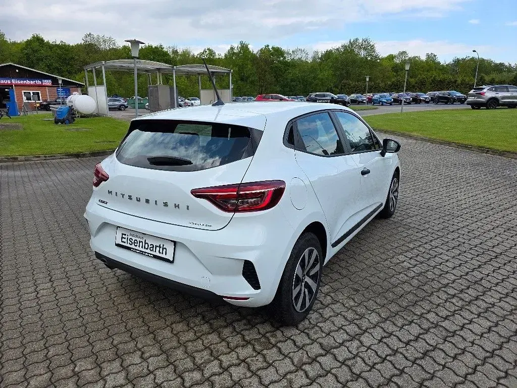 Gebraucht Mitsubishi Colt Basis 67 PS (49 kW) 2024 Weiß Kleinwagen