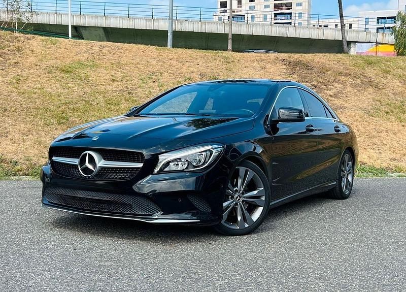 Schwarz Gebraucht 2018 Mercedes CLA180 Urban Limousine | 14.399 € (Guter Preis) - Bild 1/4