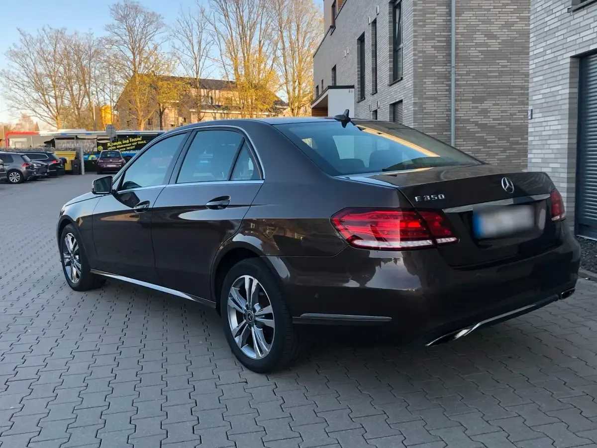 Gebraucht Mercedes E350 252 PS (185 kW) 2013 Braun Limousine