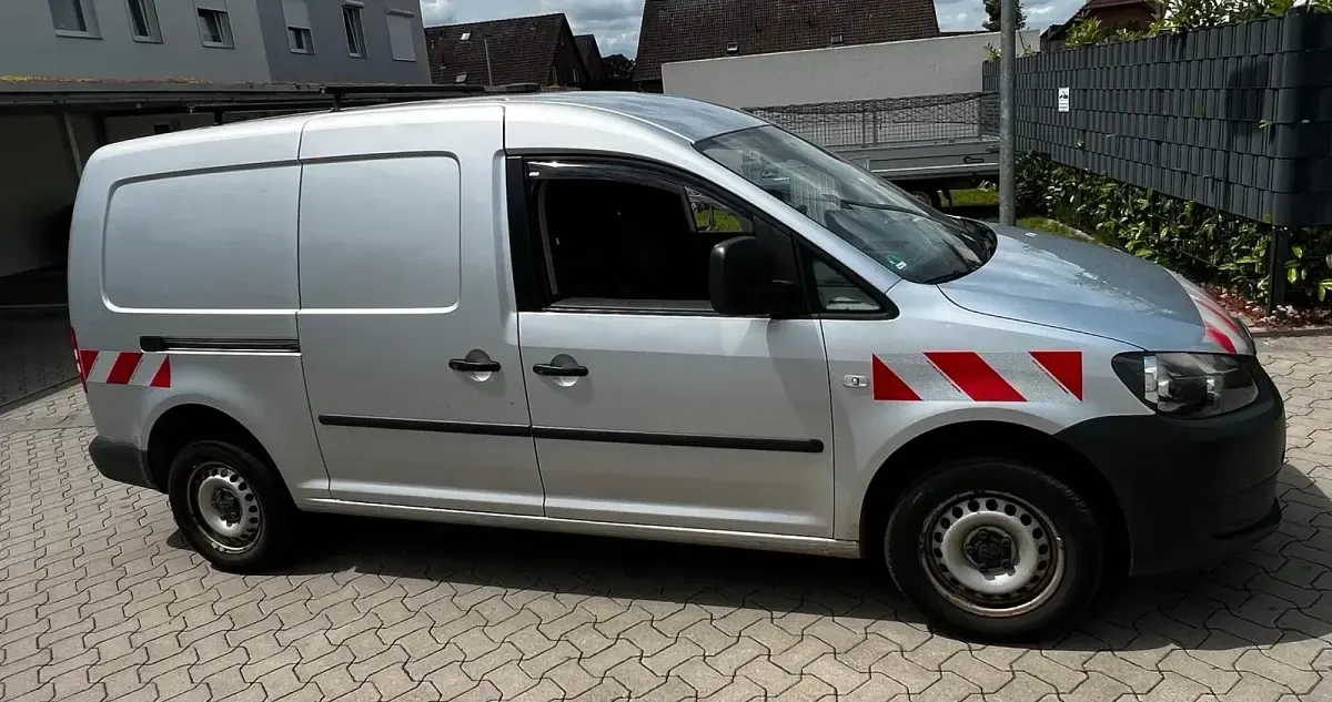 Gebraucht VW Caddy Maxi 80 PS (58 kW) 2012 Silber Van / Kleinbus
