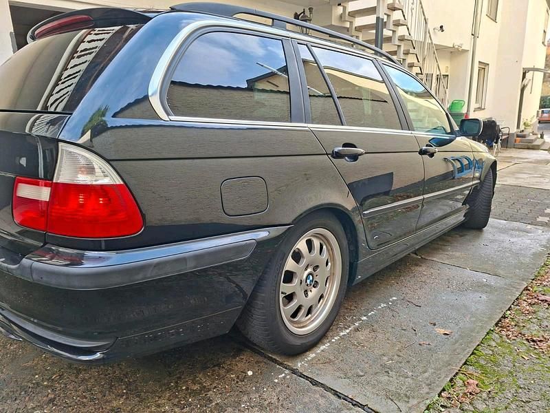 Gebraucht BMW 325 191 PS (140 kW) 2001 Schwarz Kombi