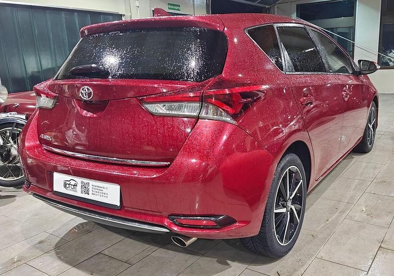 Gebraucht Toyota Auris Edition-S 116 PS (85 kW) 2017 Rot Limousine