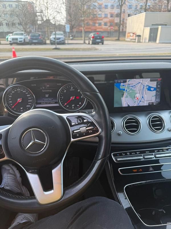 Gebraucht Mercedes E200 160 PS (117 kW) 2019 Limousine