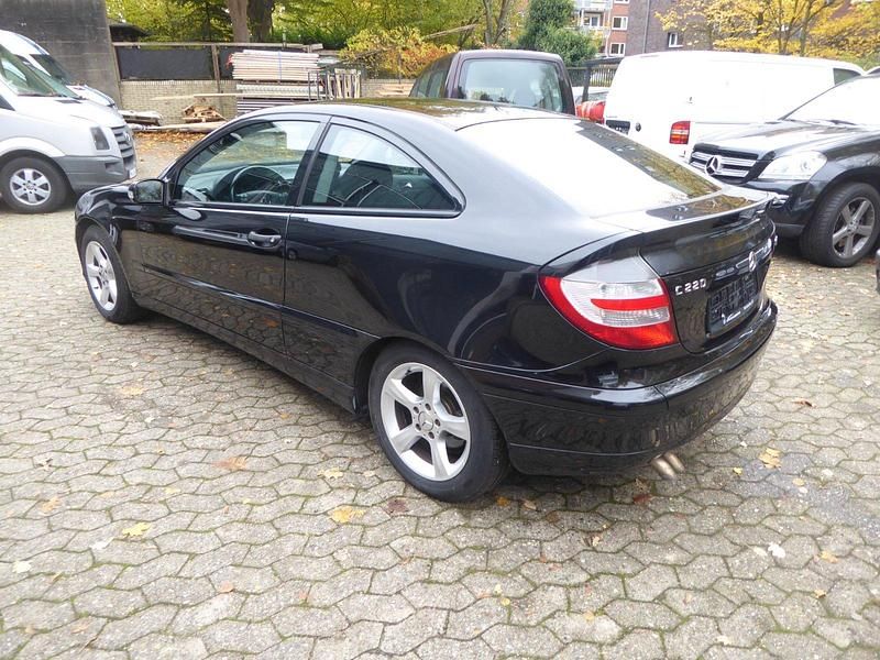 Gebraucht Mercedes C220 150 PS (110 kW) 2007 Schwarz Coupé