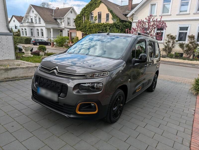 Grau Gebraucht 2021 Citroën Berlingo Shine Van / Kleinbus | 25.000 € (Teuer) - Bild 1/4