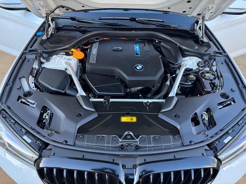 Gebraucht BMW 530e Performance 292 PS (214 kW) 2022 Weiß Kombi
