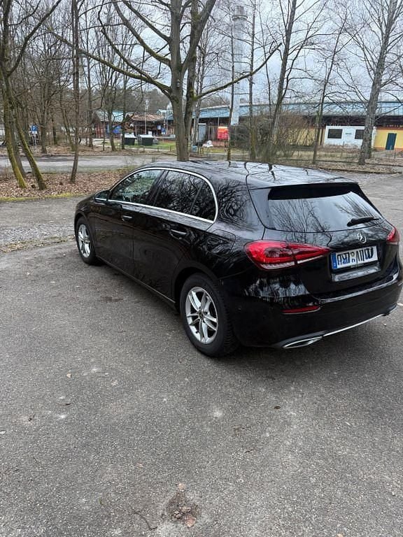 Gebraucht Mercedes A180 Progressive 116 PS (85 kW) 2021 Schwarz Limousine