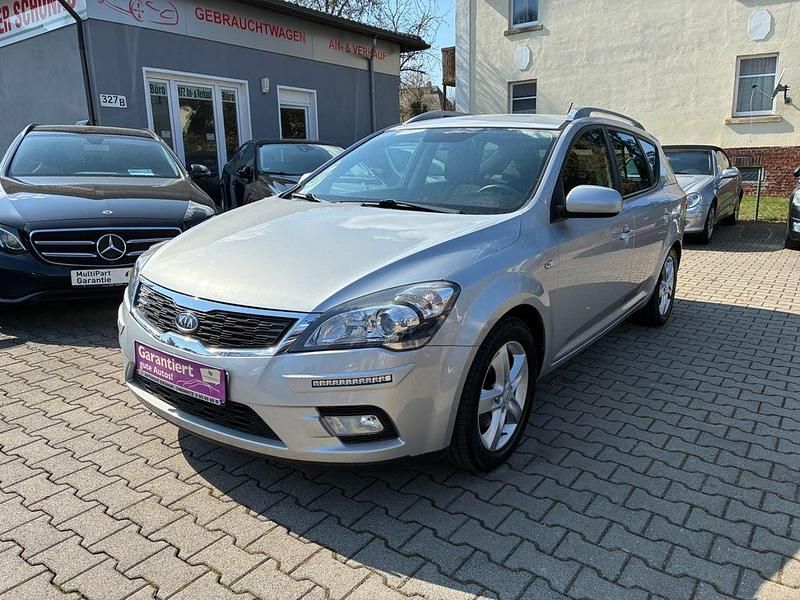 Usata Kia Ceed 90 CV (66 kW) 2012 Argento Utilitaria