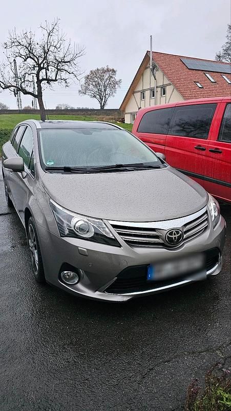 Beige Gebraucht 2014 Toyota Avensis Kombi | 6.400 € (Guter Preis) - Bild 1/4