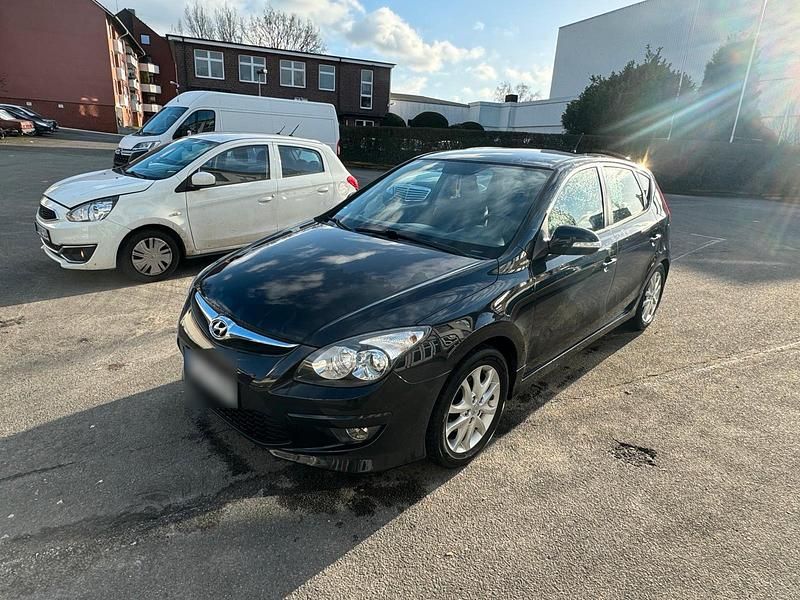 Schwarz Gebraucht 2010 Hyundai i30 Kleinwagen | 3.500 € (Fairer Preis) - Bild 1/4