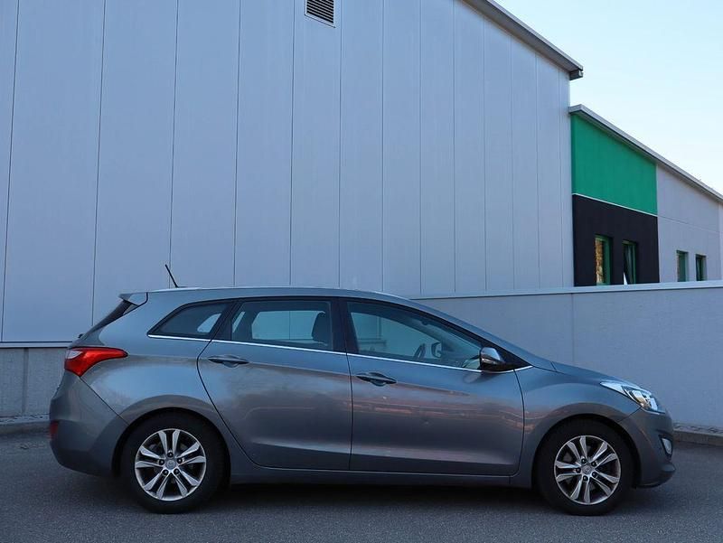 Gebraucht Hyundai i30 Trend 110 PS (80 kW) 2014 Grau Kombi