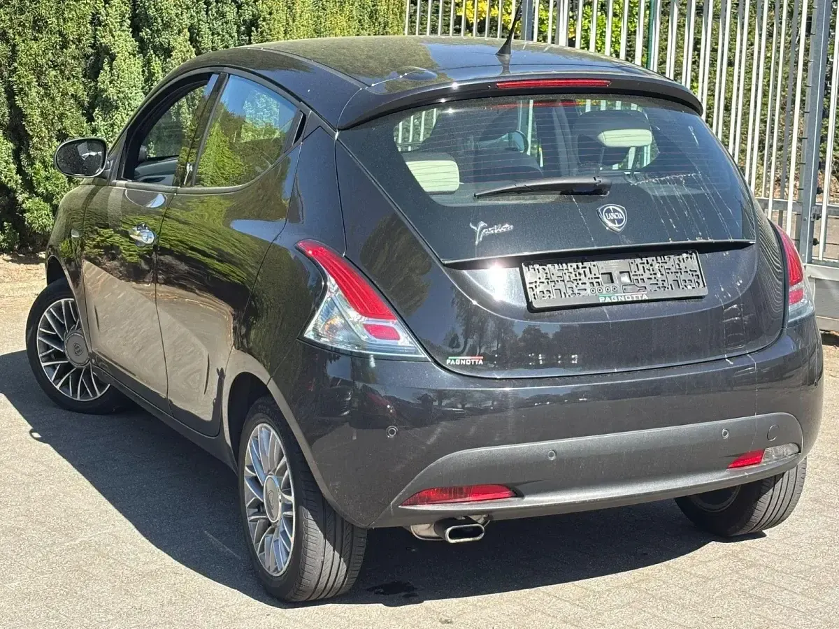Brugt Lancia Ypsilon 69 HK (50 kW) 2012 Sort Hatchback