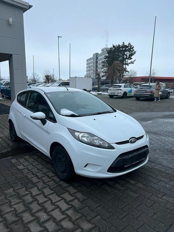 Gebraucht Ford Fiesta 69 PS (50 kW) 2011 Weiß Kleinwagen