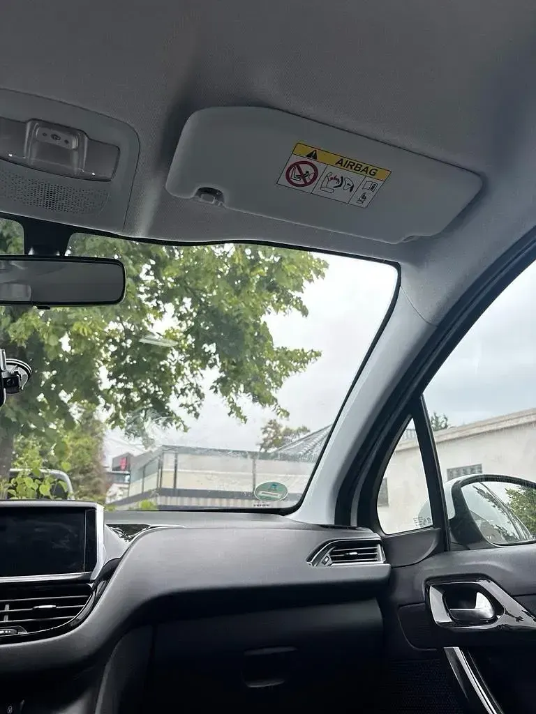 Gebraucht Peugeot 208 82 PS (60 kW) 2017 Weiß Kleinwagen