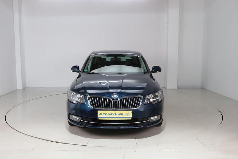 Gebraucht Skoda Superb 160 PS (117 kW) 2015 Blau Limousine