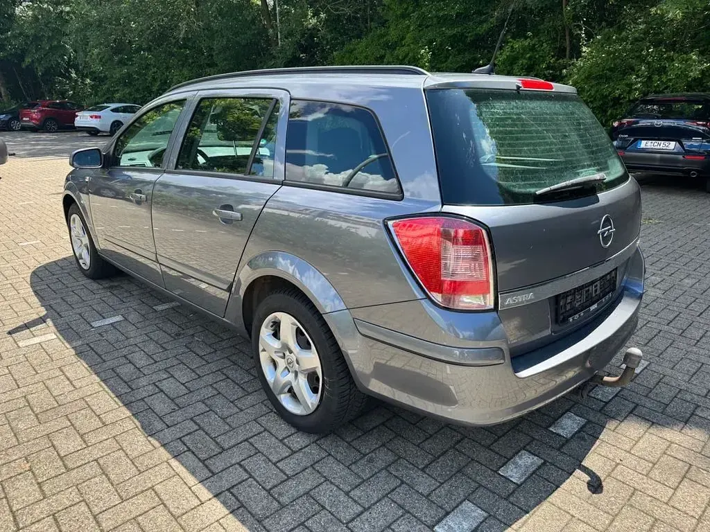 Gebraucht Opel Astra 101 PS (74 kW) 2007 Blau Limousine