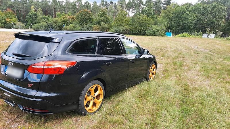 Gebraucht Ford Focus ST 185 PS (136 kW) 2015 Schwarz Kombi