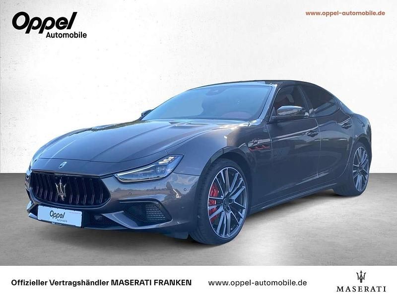 Grau Neu 2025 Maserati Ghibli Coupé | 128.520 € (Teuer) - Bild 1/3