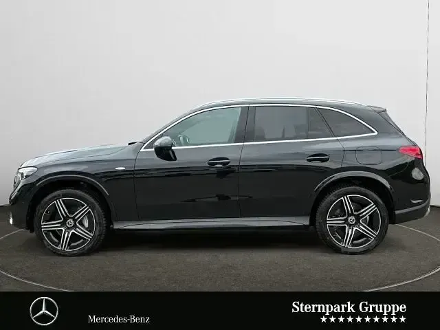 Gebraucht Mercedes GLC300e AMG 313 PS (230 kW) 2025 Lack obsidianschwarz SUV