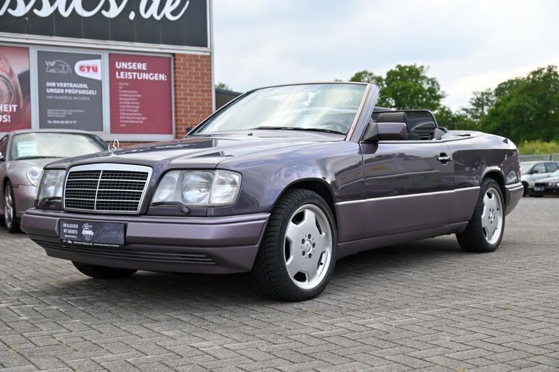Braun Gebraucht 1993 Mercedes 220 Cabrio | 22.890 € - Bild 1/4