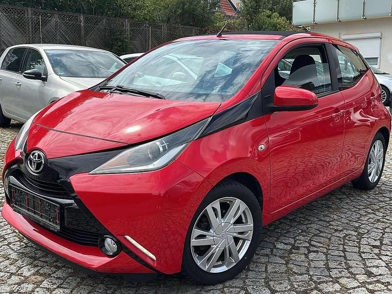 Gebraucht Toyota Aygo X-wave 69 PS (50 kW) 2014 Super red v Kleinwagen