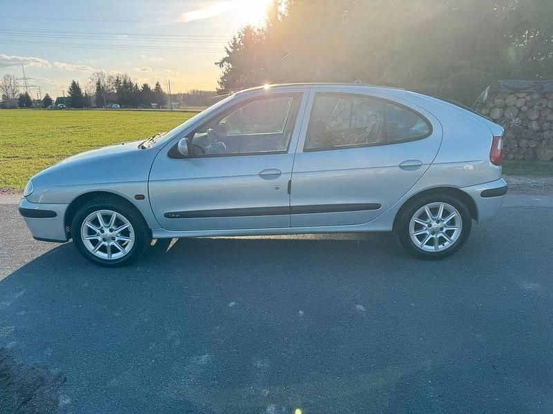 Gebraucht Renault Mégane 95 PS (69 kW) 2001 Grau Limousine
