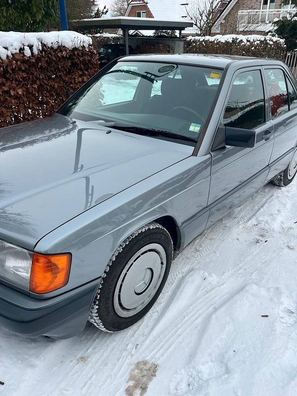 Gebraucht Mercedes 190 118 PS (86 kW) 1989 Grau Limousine