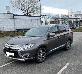 Braun Gebraucht 2017 Mitsubishi Outlander Diamant Edition SUV | 17.990 € (Fairer Preis) - Bild 1/4