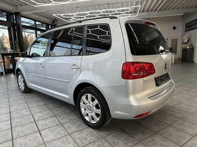 Gebraucht VW Touran Match 105 PS (77 kW) 2013 Silber Van / Kleinbus