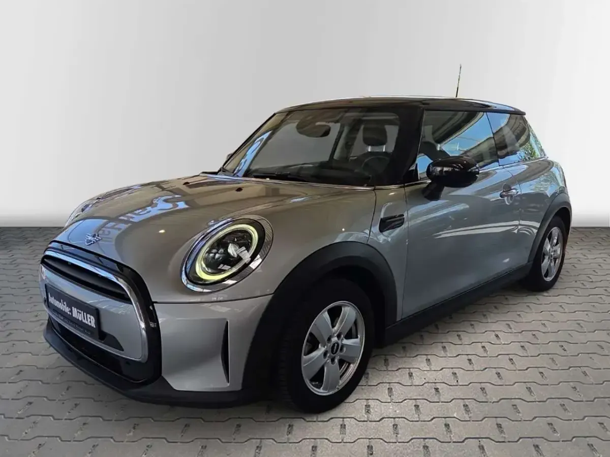 Second-hand Mini Cooper Essential 136 CP (100 kW) 2023 Argintiu Hatchback