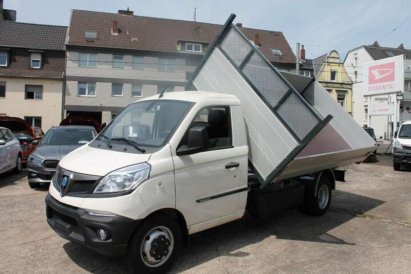 Plaster weiss Neu 2025 Piaggio Porter SUV | 31.950 € (Teuer) - Bild 1/4