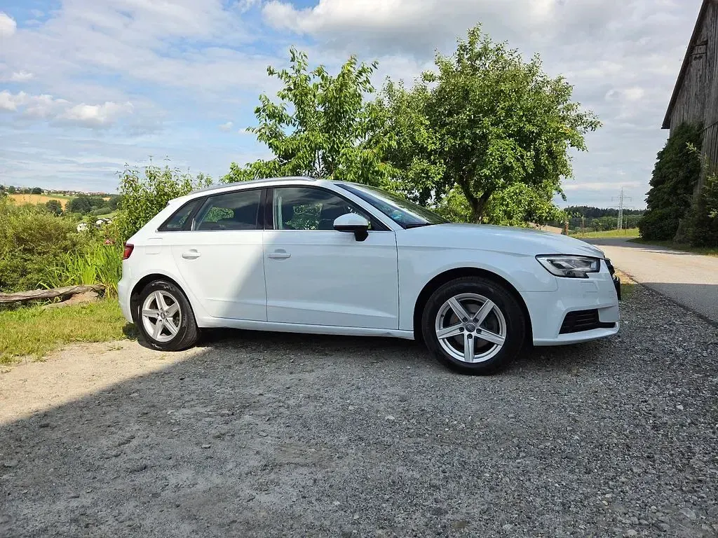 Gebraucht Audi A3 Sport 150 PS (110 kW) 2016 Weiß Limousine