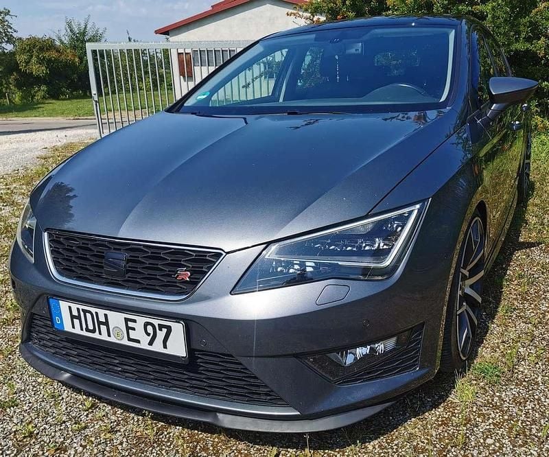 "pirineos" grau Gebraucht 2014 Seat Leon FR Kleinwagen | 8.500 € (Superpreis) - Bild 1/4