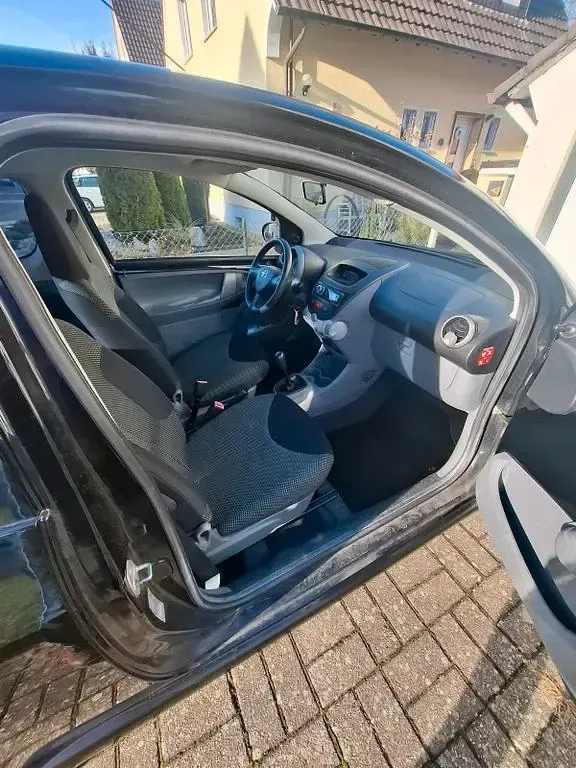 Gebraucht Toyota Aygo 68 PS (50 kW) 2010 Schwarz Kleinwagen