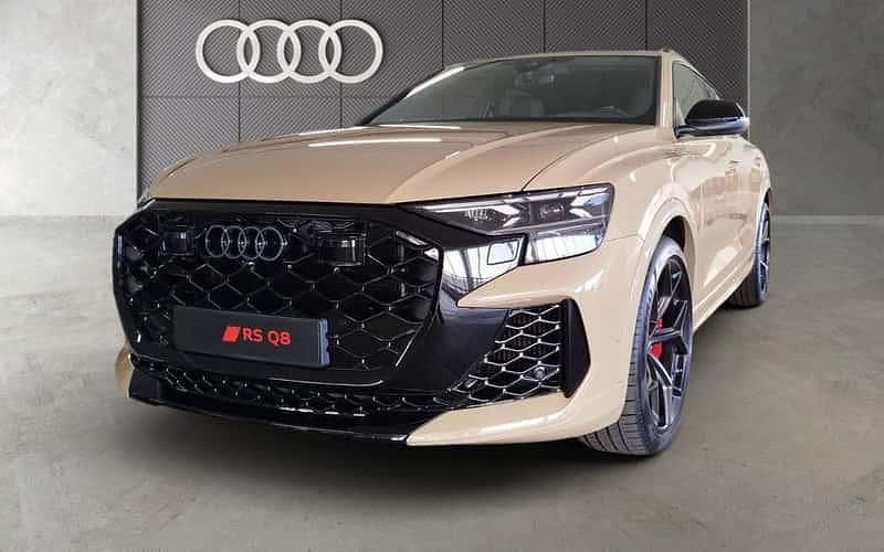 Gold Neu 2025 Audi RS Q8 Performance SUV | 204.435 € - Bild 1/4