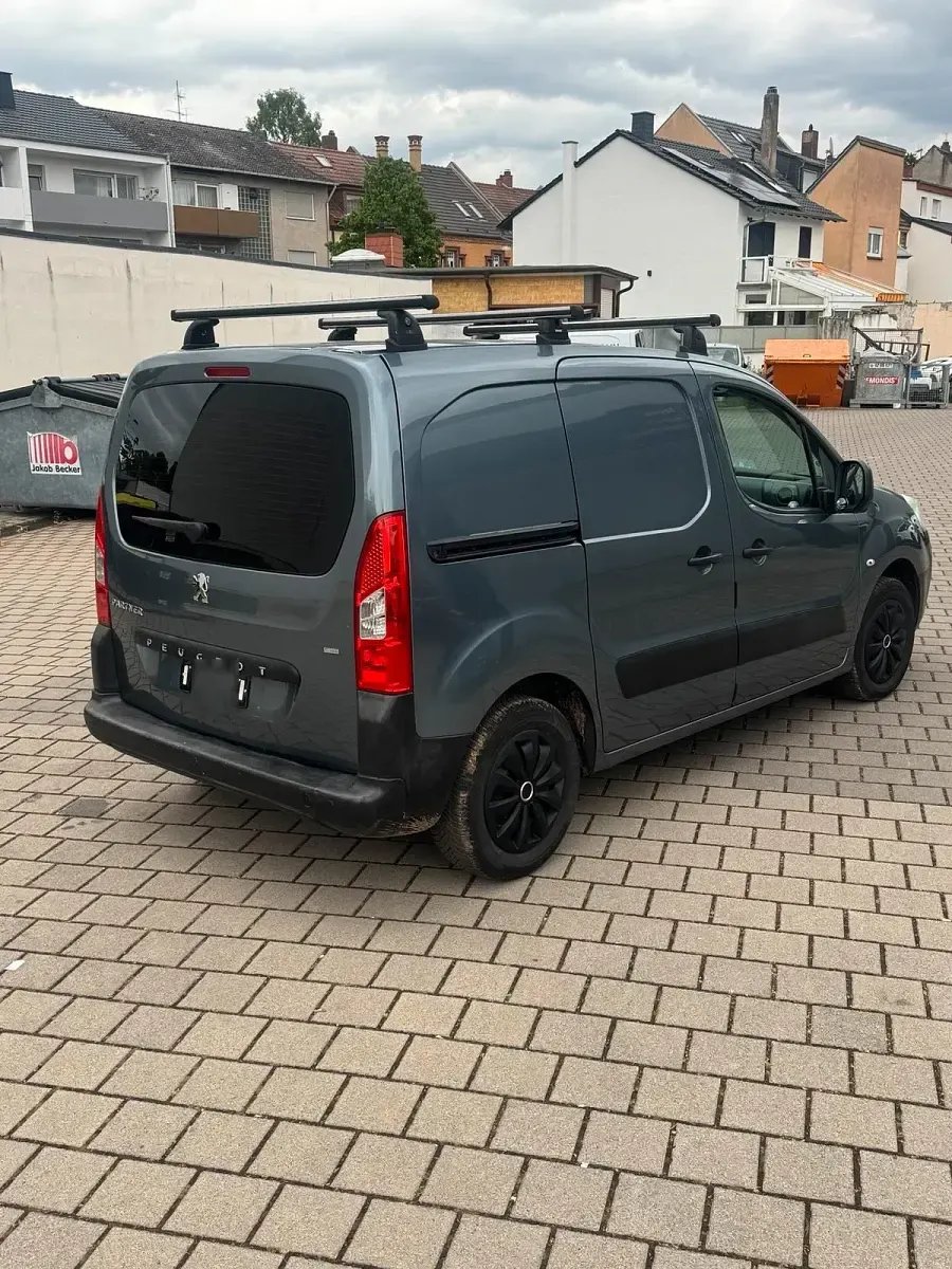 Gebraucht Peugeot Partner 90 PS (66 kW) 2011 Grau Van / Kleinbus