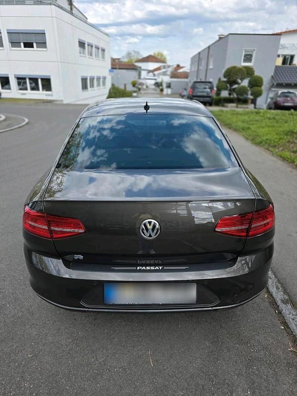 Gebraucht VW Passat Highline 150 PS (110 kW) 2016 Braun Limousine