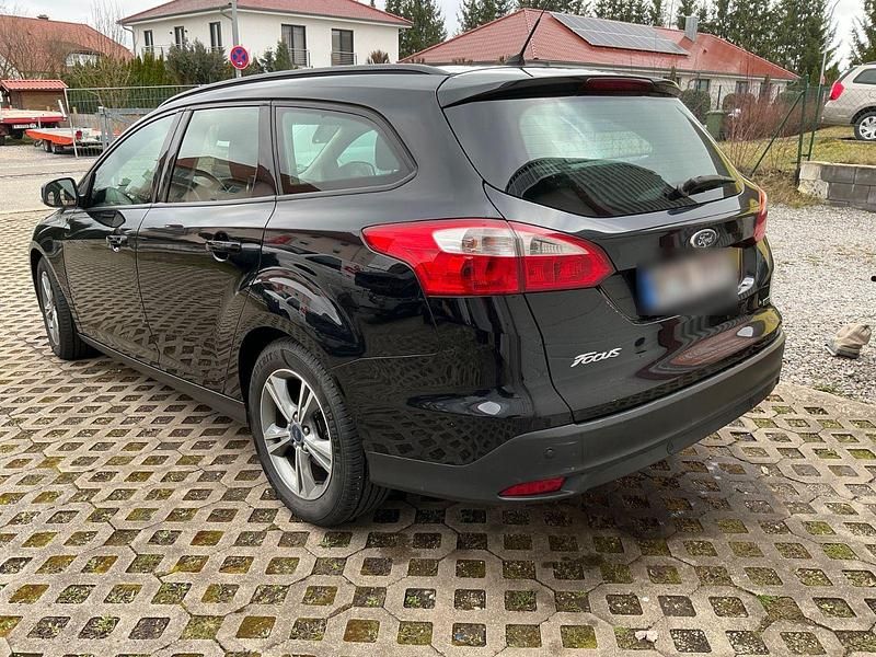 Gebraucht Ford Focus 125 PS (91 kW) 2014 Schwarz Kombi