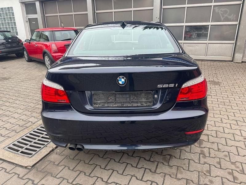 Gebraucht BMW 525 Advantage 218 PS (160 kW) 2009 Blau Limousine