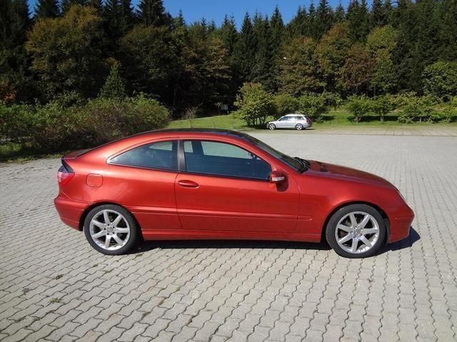 Gebraucht Mercedes C200 Sport 163 PS (119 kW) 2004 Orange metallic Coupé
