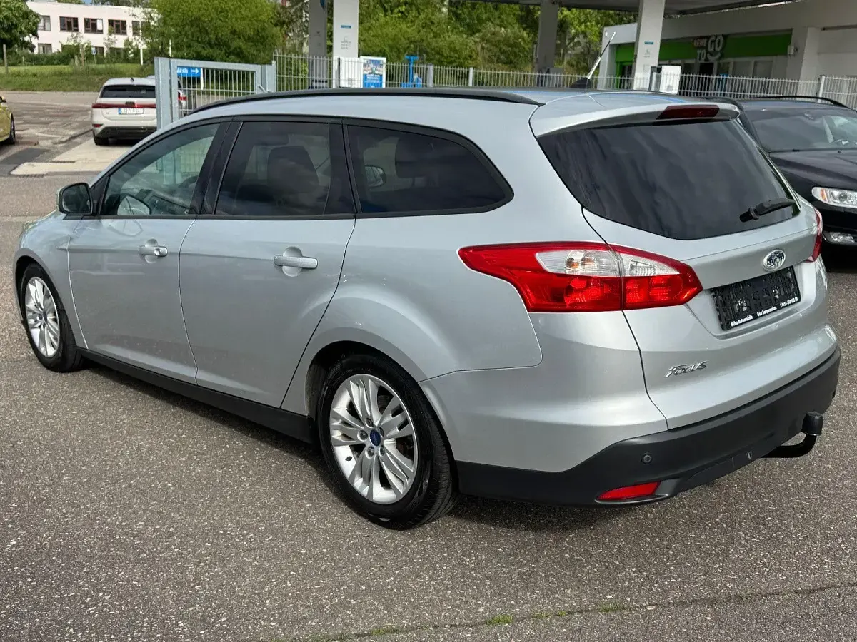 Gebraucht Ford Focus Trend 125 PS (91 kW) 2011 Silber Kombi