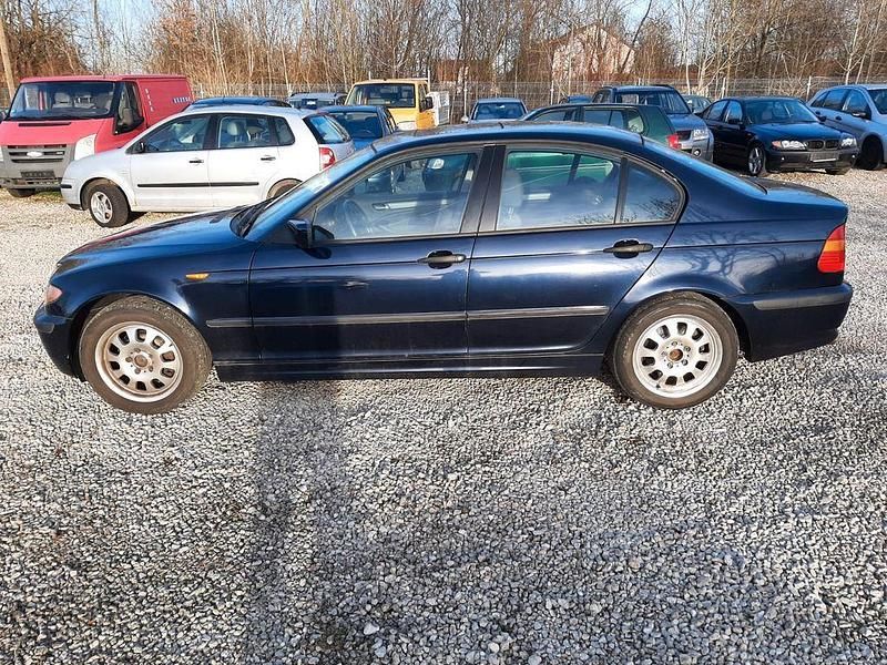 Second-hand BMW 316 116 CP (85 kW) 2004 Albastru Berlinǎ