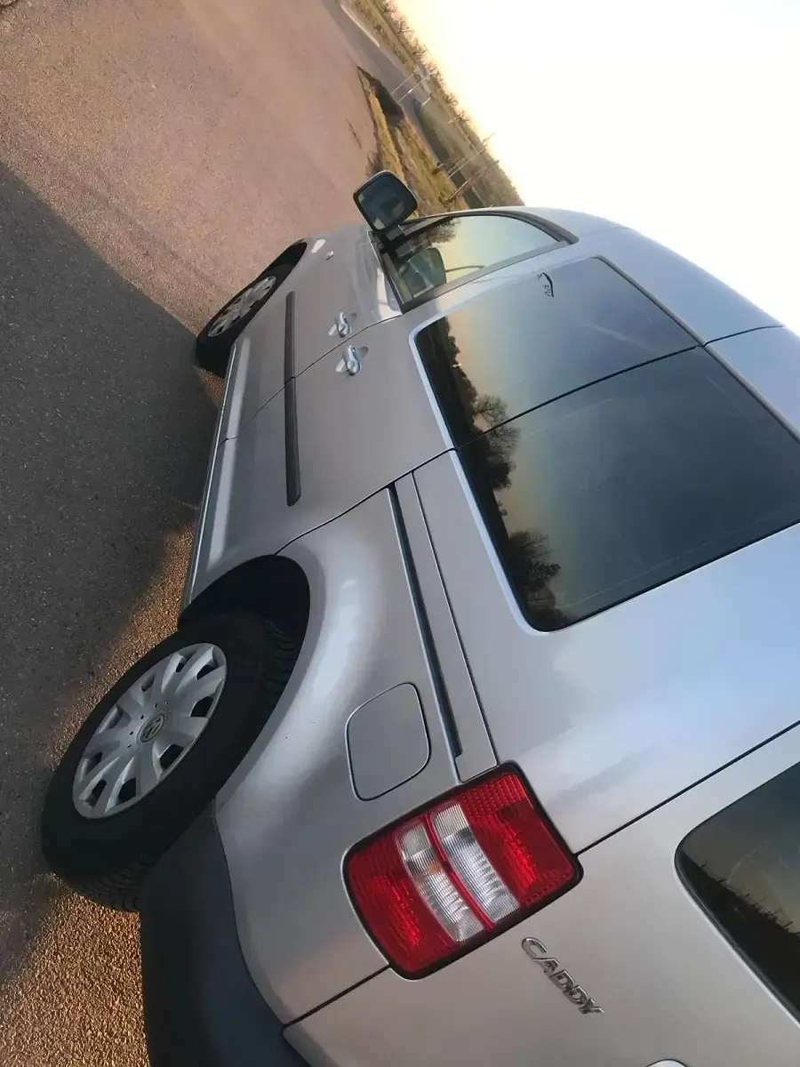 Second-hand VW Caddy 105 CP (77 kW) 2011 Argintiu Monovolum