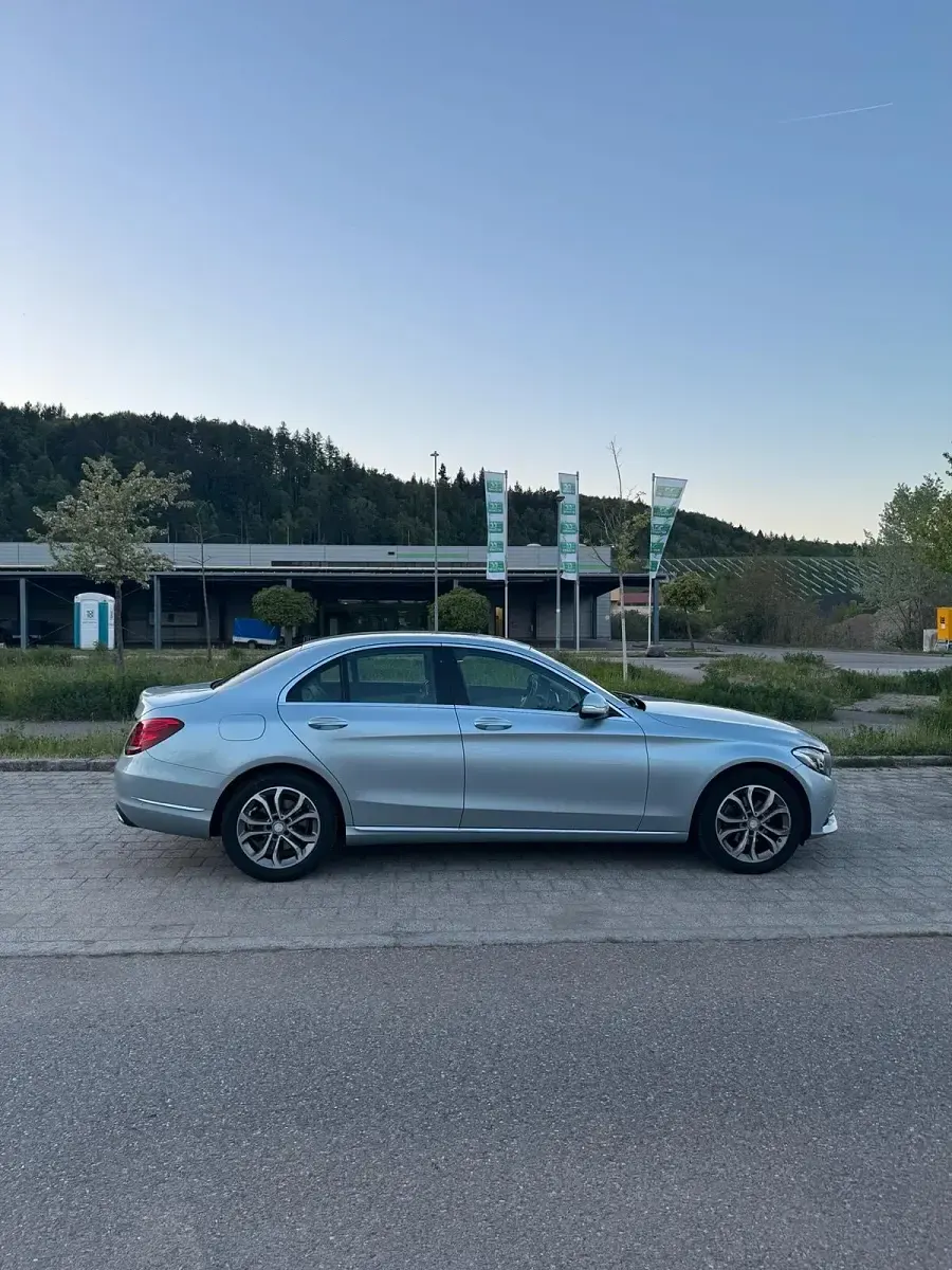 Gebraucht Mercedes C180 Avantgarde 156 PS (114 kW) 2014 Silber Limousine