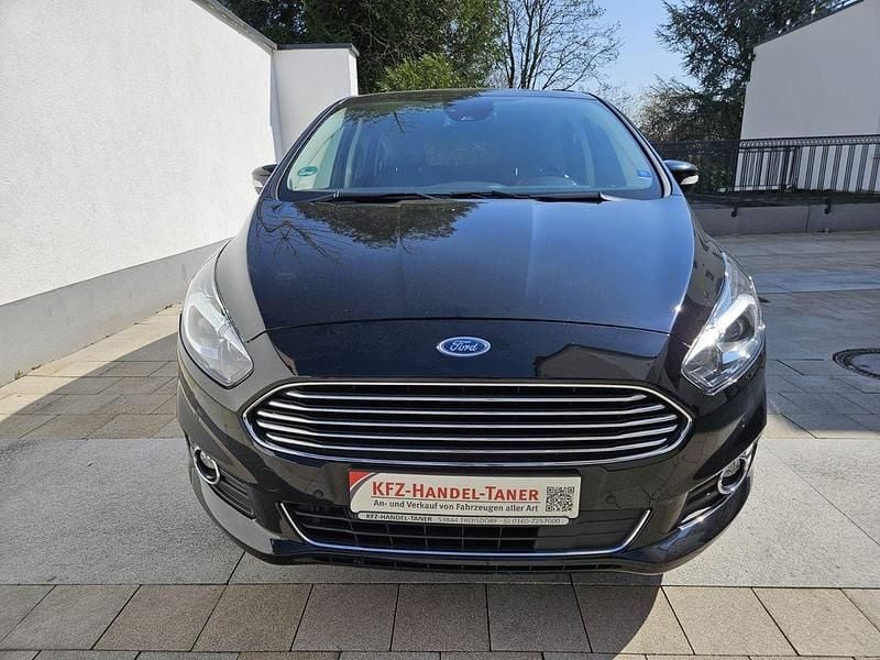 Gebraucht Ford S-MAX Titanium 190 PS (139 kW) 2019 Shadow black Van / Kleinbus