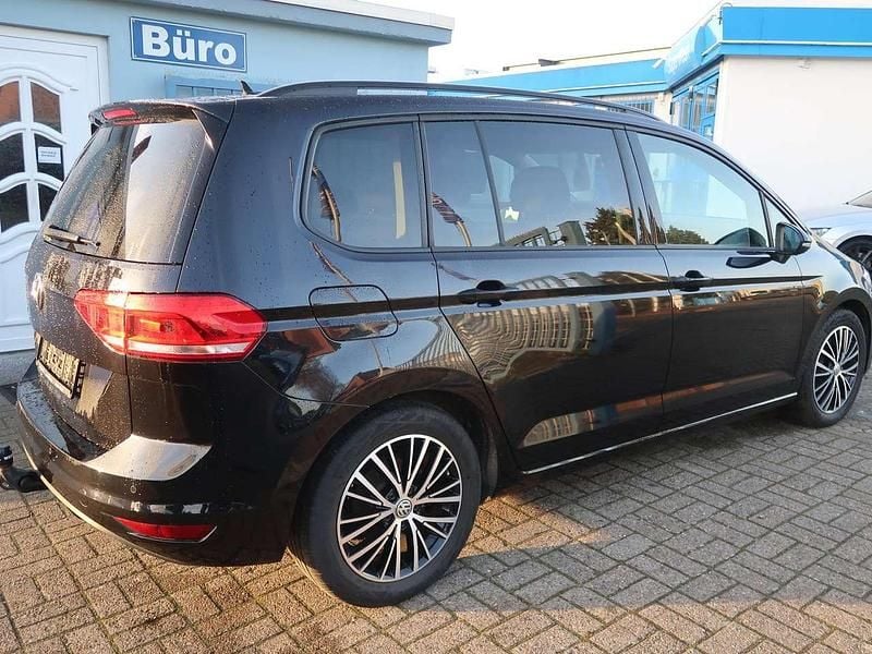 Second-hand VW Touran Comfortline 150 CP (110 kW) 2019 Negru Monovolum
