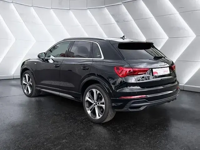 Gebraucht Audi Q3 S-Line 150 PS (110 kW) 2023 Mythosschwarz metallic SUV